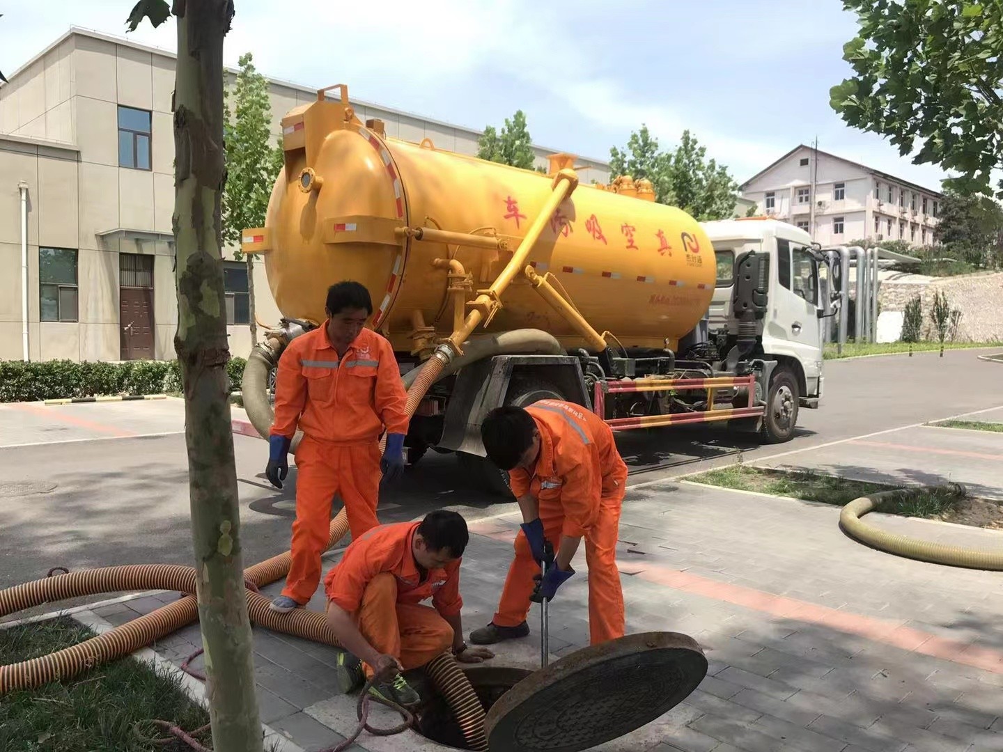 泾县化粪池清理与5-8吨吸粪车施工效率分析